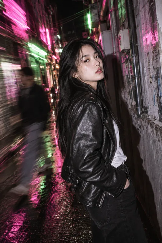 네온 골목 플래시 스냅
